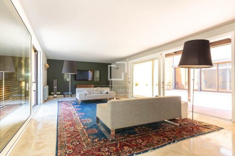 Villa de 5 dormitorios en venta en Esplugues de Llobregat, Barcelona, Cataluña, Spain № 3890 - foto 29