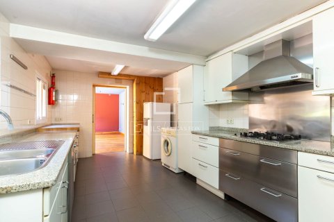 Villa de 5 dormitorios en venta en Esplugues de Llobregat, Barcelona, Cataluña, Spain № 3890 - foto 22