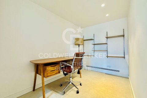Ático de 3 dormitorios en venta en Barcelona, Cataluña, Spain № 5566 - foto 16