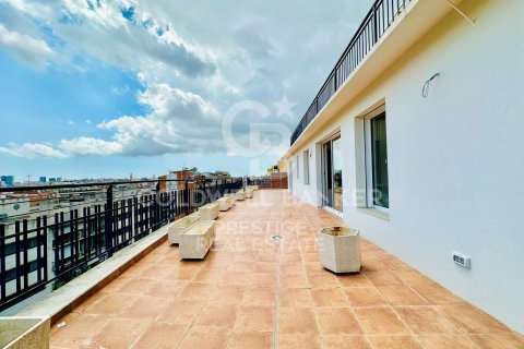 Ático de 3 dormitorios en venta en Barcelona, Cataluña, Spain № 5566