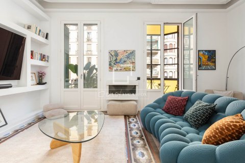 Apartamento de 3 dormitorios en venta en Barcelona, Cataluña, Spain № 4164 - foto 30