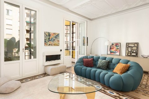 Apartamento de 3 dormitorios en venta en Barcelona, Cataluña, Spain № 4164