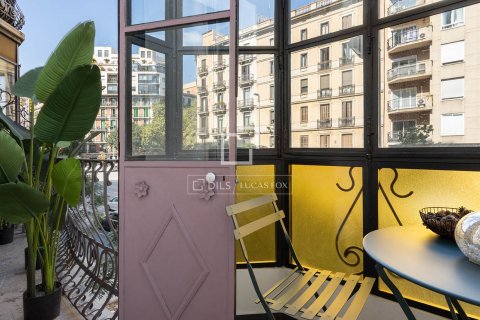 Apartamento de 3 dormitorios en venta en Barcelona, Cataluña, Spain № 4164 - foto 23