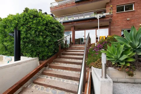 Сasa de 6 dormitorios en venta en Castelldefels, Barcelona, Cataluña, Spain № 1400 - foto 29