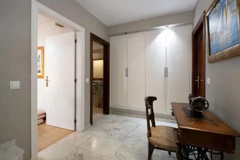 Сasa de 6 dormitorios en venta en Castelldefels, Barcelona, Cataluña, Spain № 1400 - foto 17