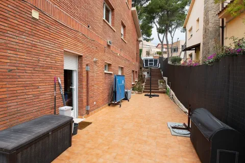 Сasa de 6 dormitorios en venta en Castelldefels, Barcelona, Cataluña, Spain № 1400 - foto 9