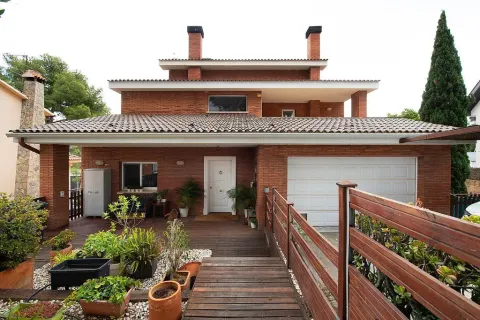 Сasa de 6 dormitorios en venta en Castelldefels, Barcelona, Cataluña, Spain № 1400 - foto 2