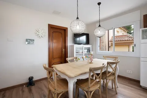 Сasa de 6 dormitorios en venta en Castelldefels, Barcelona, Cataluña, Spain № 1400 - foto 25