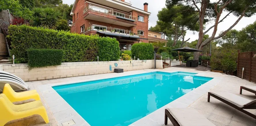 Сasa de 6 dormitorios en venta en Castelldefels, Barcelona, Cataluña, Spain № 1400