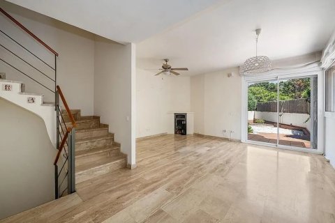 Casa adosada de 4 dormitorios en venta en Castelldefels, Barcelona, Cataluña, Spain № 1402 - foto 10