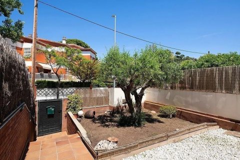 Casa adosada de 4 dormitorios en venta en Castelldefels, Barcelona, Cataluña, Spain № 1402 - foto 7