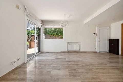 Casa adosada de 4 dormitorios en venta en Castelldefels, Barcelona, Cataluña, Spain № 1402 - foto 11