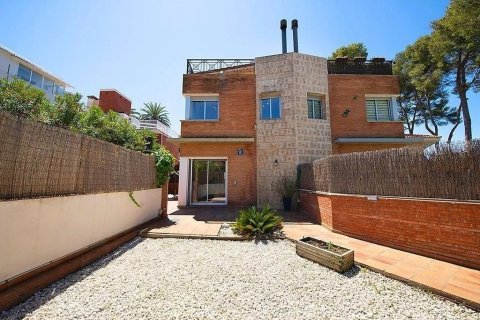 Casa adosada de 4 dormitorios en venta en Castelldefels, Barcelona, Cataluña, Spain № 1402 - foto 6