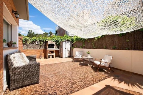 Casa adosada de 4 dormitorios en venta en Castelldefels, Barcelona, Cataluña, Spain № 1402 - foto 2