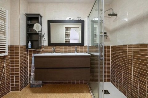 Casa adosada de 4 dormitorios en venta en Castelldefels, Barcelona, Cataluña, Spain № 1402 - foto 24