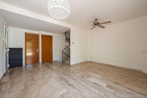 Casa adosada de 4 dormitorios en venta en Castelldefels, Barcelona, Cataluña, Spain № 1402 - foto 12