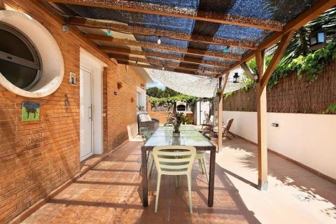 Casa adosada de 4 dormitorios en venta en Castelldefels, Barcelona, Cataluña, Spain № 1402 - foto 3