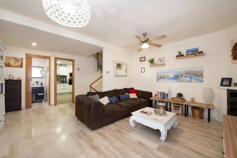 Casa adosada de 4 dormitorios en venta en Castelldefels, Barcelona, Cataluña, Spain № 1402 - foto 9