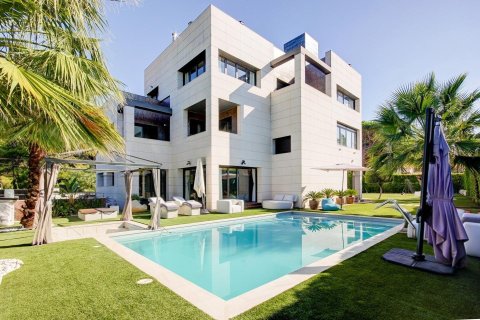 Сasa de 8 dormitorios en venta en Gavà, Barcelona, Cataluña, Spain № 1397