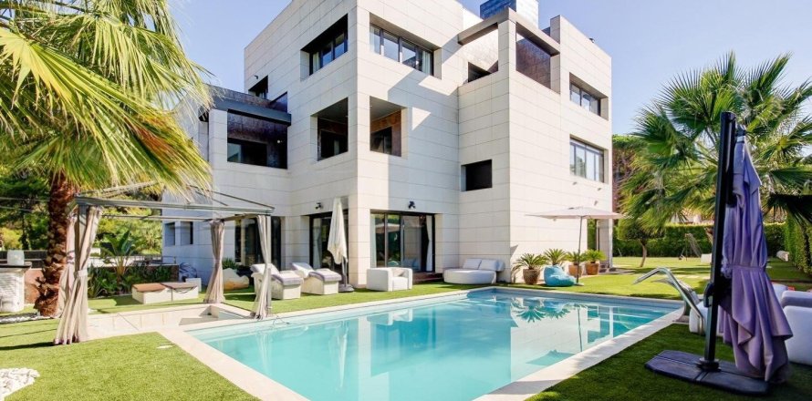 Сasa de 8 dormitorios en venta en Gavà, Barcelona, Cataluña, Spain № 1397