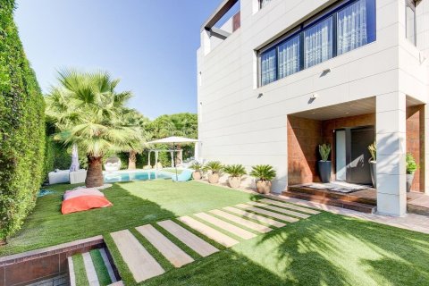 Сasa de 8 dormitorios en venta en Gavà, Barcelona, Cataluña, Spain № 1397 - foto 3