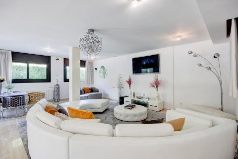 Сasa de 8 dormitorios en venta en Gavà, Barcelona, Cataluña, Spain № 1397 - foto 4