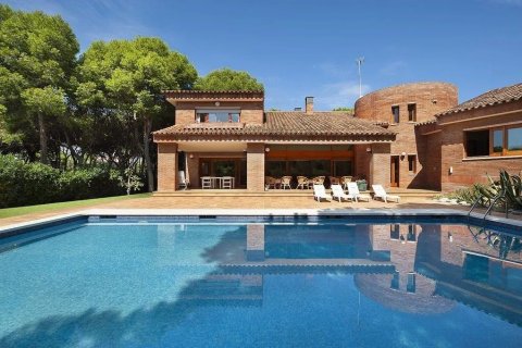 Сasa de 6 dormitorios en venta en Gavà, Barcelona, Cataluña, Spain № 1399 - foto 2