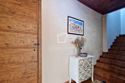 Villa de 4 dormitorios en venta en Vilanova i la Geltrú, Barcelona, Cataluña, Spain № 7051