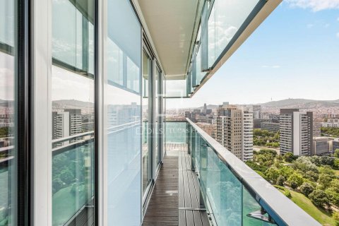 Apartamento de 3 dormitorios en venta en Barcelona, Cataluña, Spain № 8485 - foto 28