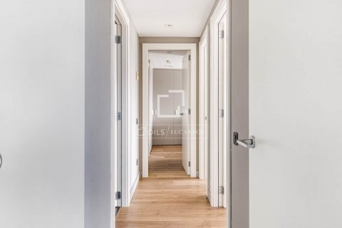 Apartamento de 3 dormitorios en venta en Barcelona, Cataluña, Spain № 8485 - foto 13