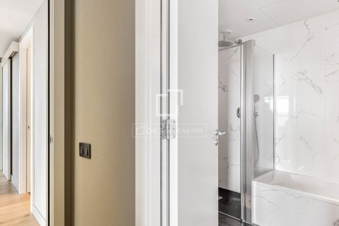 Apartamento de 3 dormitorios en venta en Barcelona, Cataluña, Spain № 8485 - foto 21