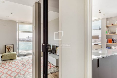 Apartamento de 3 dormitorios en venta en Barcelona, Cataluña, Spain № 8485 - foto 5