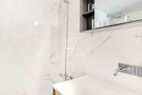 Apartamento de 3 dormitorios en venta en Barcelona, Cataluña, Spain № 8485 - foto 23