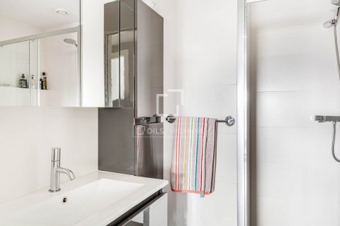 Apartamento de 3 dormitorios en venta en Barcelona, Cataluña, Spain № 8485 - foto 15