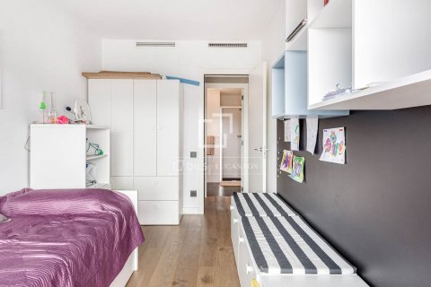Apartamento de 3 dormitorios en venta en Barcelona, Cataluña, Spain № 8485 - foto 17