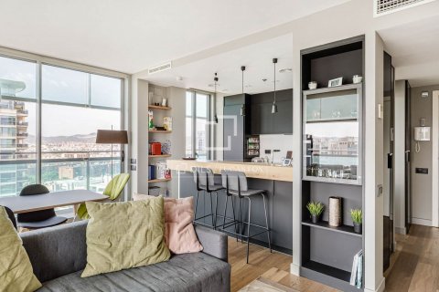 Apartamento de 3 dormitorios en venta en Barcelona, Cataluña, Spain № 8485 - foto 9