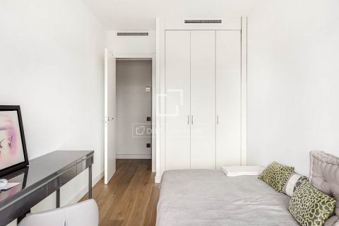 Apartamento de 3 dormitorios en venta en Barcelona, Cataluña, Spain № 8485 - foto 19