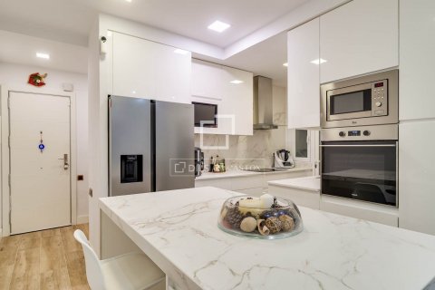 Купить квартиру в Барселона, Испания с 3 спальни, 96м², № 8484 - фото 3