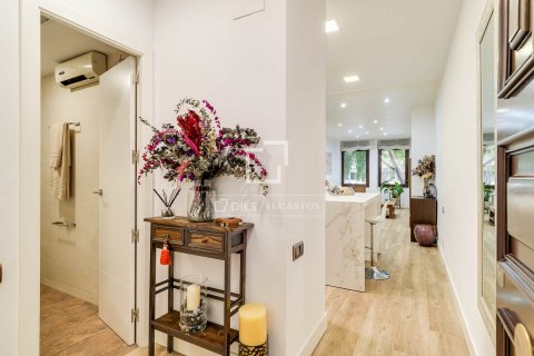 Купить квартиру в Барселона, Испания с 3 спальни, 96м², № 8484 - фото 2