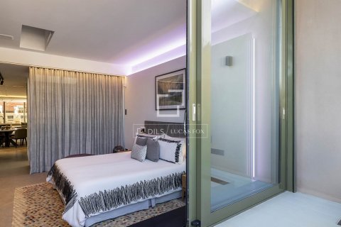 Apartamento de 2 dormitorios en alquiler en Barcelona, Cataluña, Spain № 8487 - foto 24