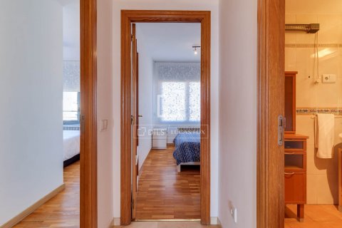 Apartamento de 4 dormitorios en alquiler en Barcelona, Cataluña, Spain № 8486 - foto 29
