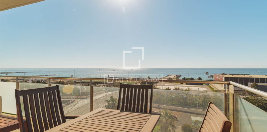 Apartamento de 4 dormitorios en alquiler en Barcelona, Cataluña, Spain № 8486