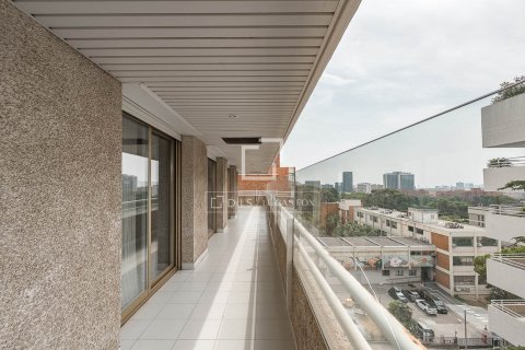 Apartamento de 4 dormitorios en venta en Barcelona, Cataluña, Spain № 8489 - foto 14