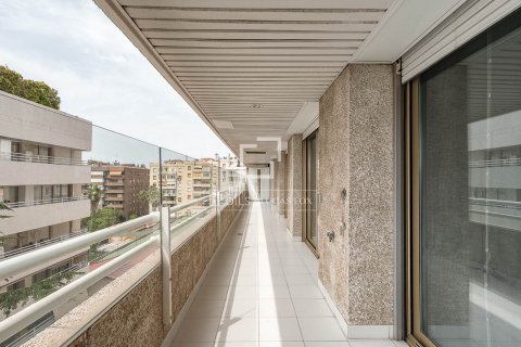 Apartamento de 4 dormitorios en venta en Barcelona, Cataluña, Spain № 8489 - foto 16