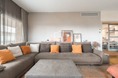Apartamento de 4 dormitorios en venta en Barcelona, Cataluña, Spain № 8489 - foto 5