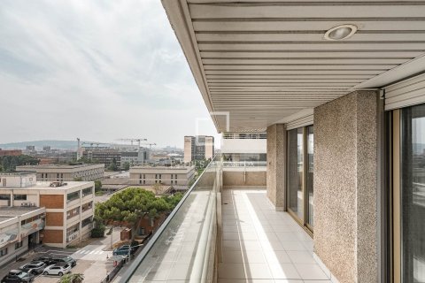 Apartamento de 4 dormitorios en venta en Barcelona, Cataluña, Spain № 8489