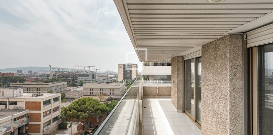 Apartamento de 4 dormitorios en venta en Barcelona, Cataluña, Spain № 8489