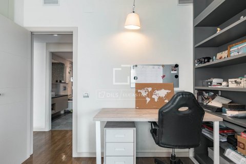 Apartamento de 4 dormitorios en venta en Barcelona, Cataluña, Spain № 8489 - foto 18