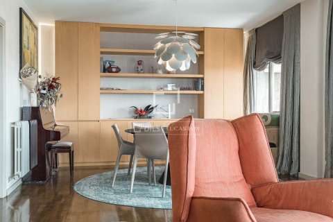 Apartamento de 4 dormitorios en venta en Barcelona, Cataluña, Spain № 8489 - foto 6