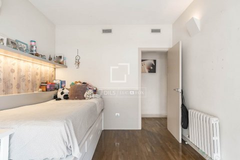 Apartamento de 4 dormitorios en venta en Barcelona, Cataluña, Spain № 8489 - foto 24